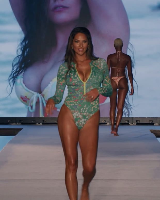 RUNWAY - CHRISTEN HARPER